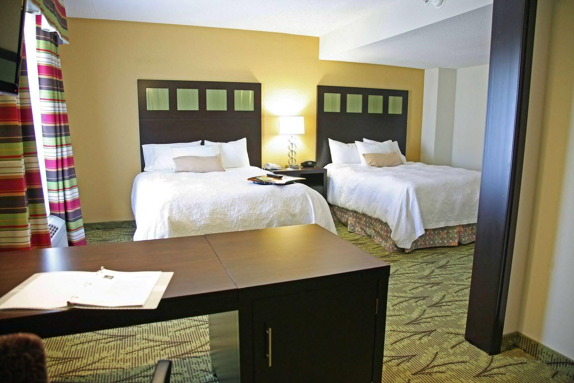 Hampton Inn & Suites Tulsa-Woodland Hills Exterior photo
